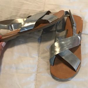 American Eagle Girls Sandals. Size 13